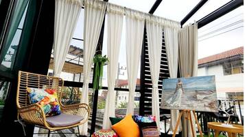 Premier Double Room | Desk, laptop workspace, free WiFi, bed sheets