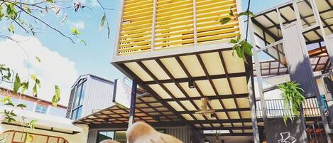 Boendets fasad - kvÀll/natt