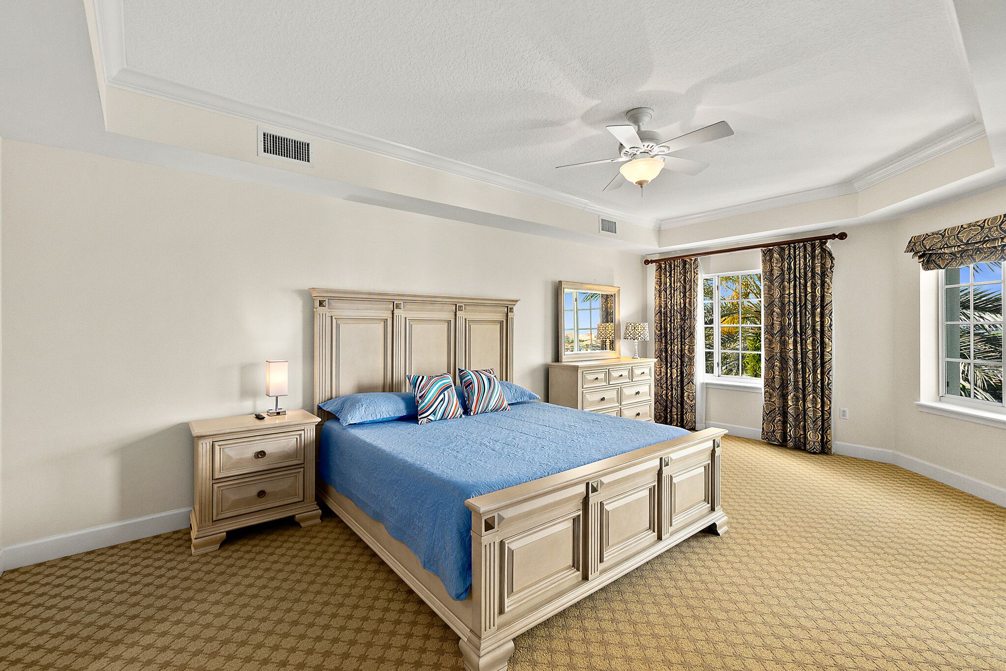 Harbor View Condominium with Stunning Sunsets!