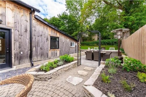 Elegant Home in Elora with Stylish Décor and Excellent Location