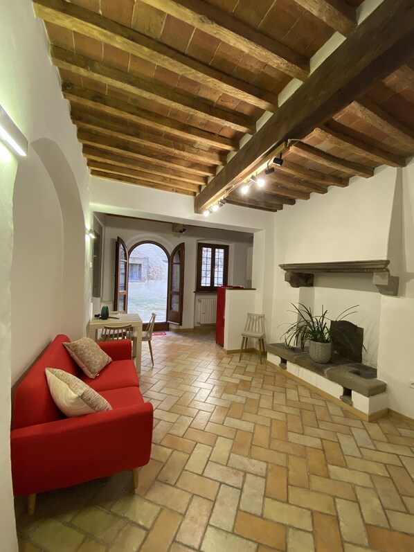 Smart TV - Teo's house is the ideal home for relaxation, centrally located in Anghiari (Anghiari)