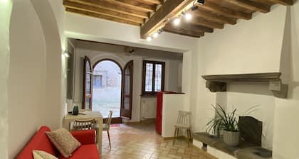 Teo's house is the ideal home for relaxation, centrally located in Anghiari