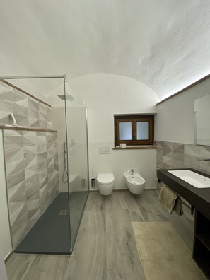 Shower, hair dryer, bidet, towels - Teo's house is the ideal home for relaxation, centrally located in Anghiari (Anghiari)