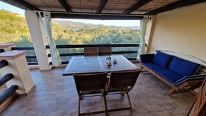 Outdoor dining - Porto Rotondo three-room apartment with sea view (Rudalza)