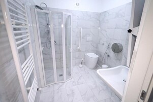 Tripla Comfort | Bagno | Set di cortesia gratuito, asciugamani