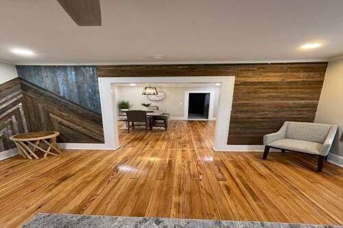 Cozy modern style home, sleep 8, all the amenities of home. 