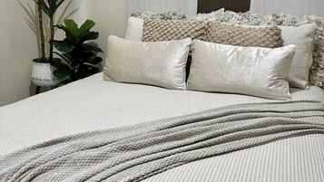 3 chambres, fer et planche à repasser, Wi-Fi gratuit, draps fournis