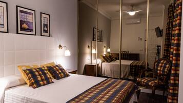 8 slaapkamers, een strijkplank/strijkijzer, reisbedje, wifi