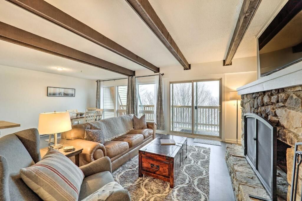 No Cleaning Fee! NEW Beds/Furniture! 2 Balconies. Cozy Beech Mountain Condo.