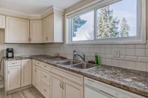 Fridge, microwave, oven, stovetop - Bright two Bedrooms, Plus den (Edmonton)