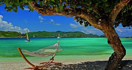 Premier top floor location at tropical paradise Ritz Carlton Residence's.