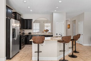 Microwave, dishwasher, high chair - 6 Bedrooms/ 5.5 Bathrooms/ Solterra (5271 WW) (Davenport)