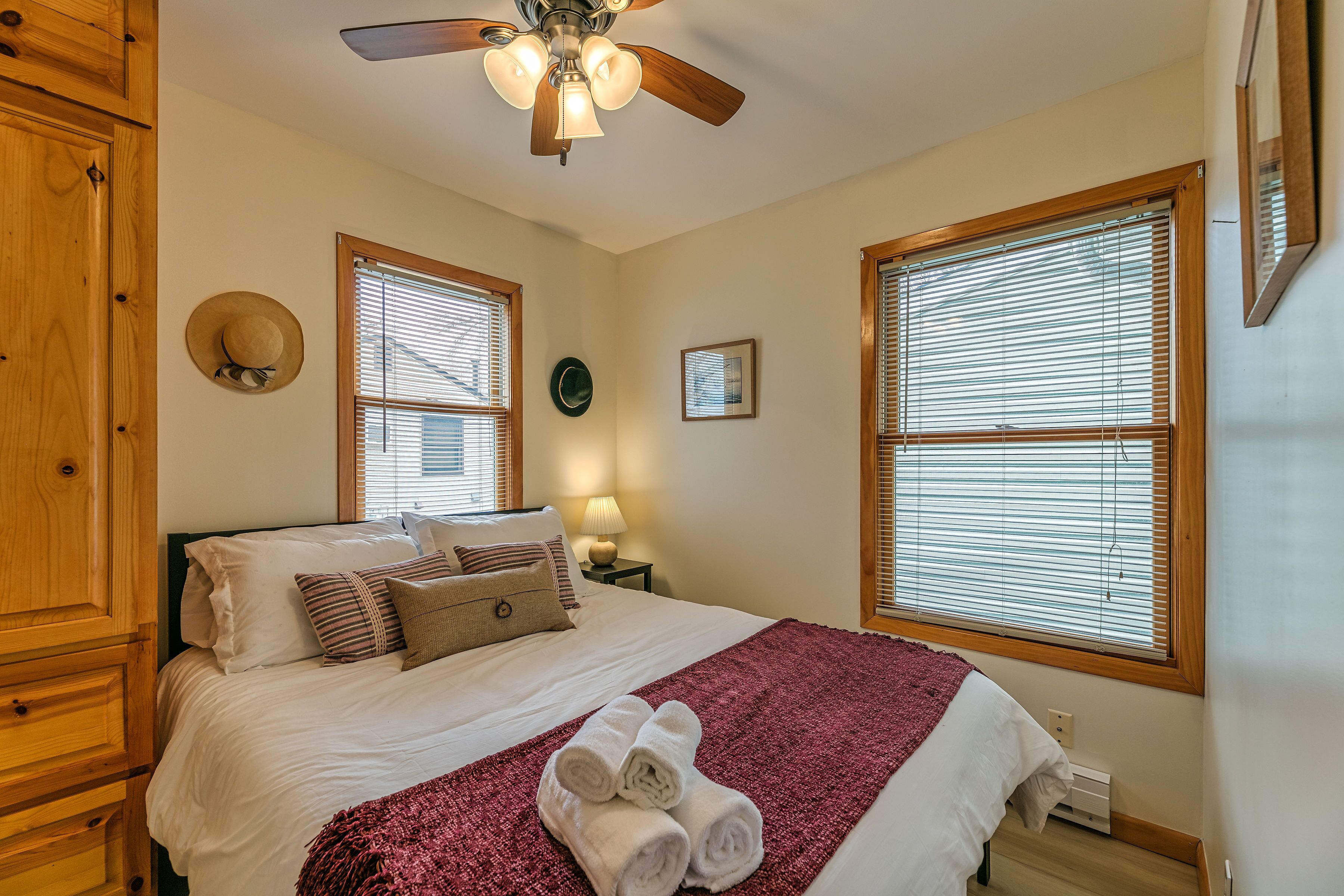 Pelican Bay Cabin | Lakefront, wildlife retreat