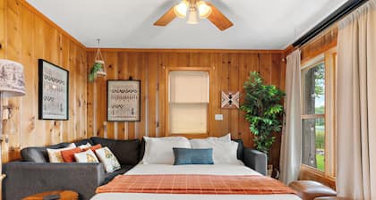 Lakefront, wildlife Cabin retreat - Pelican Bay Cabin