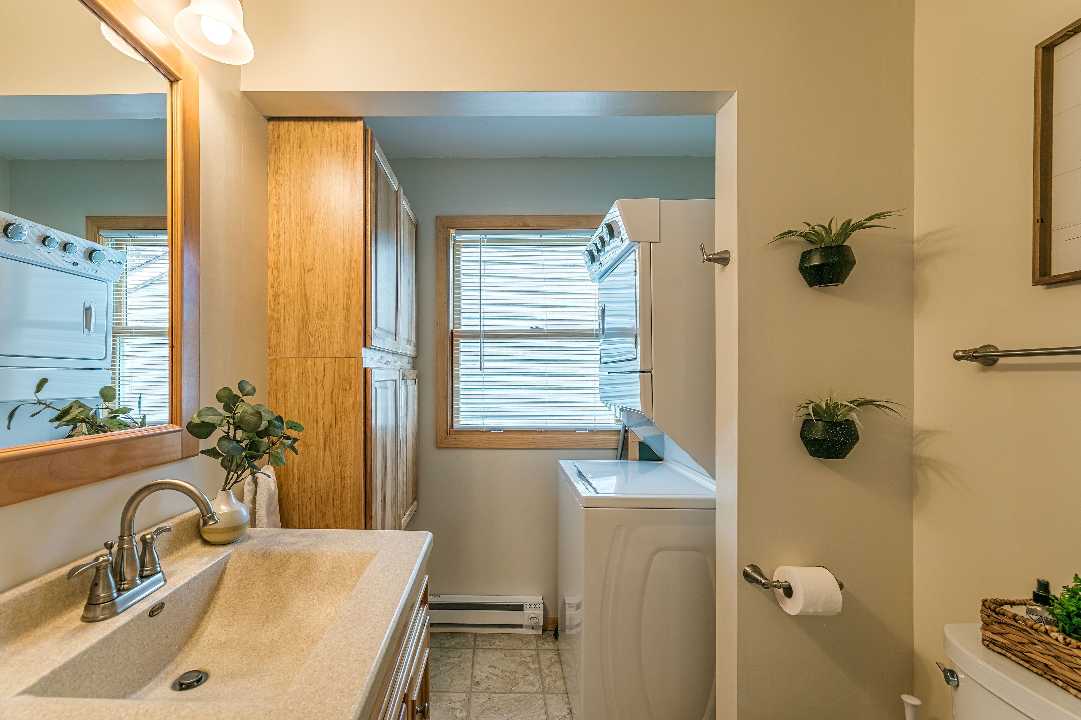 Pelican Bay Cabin | Lakefront, wildlife retreat