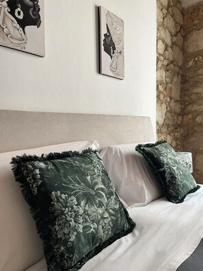 1 slaapkamer, een strijkplank/strijkijzer, gratis wifi