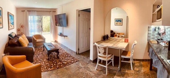 TV - Mispa George - Self Catering Apartment - Sleeps 2 (George)