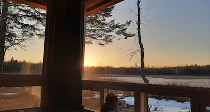 Very Private, Secluded, Nature, Pet Friendly, NO NEIGHBOURS -Red Pine cabin