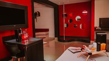 Suite Deluxe | 1 habitación, ropa de cama de alta calidad, minibar y escritorio