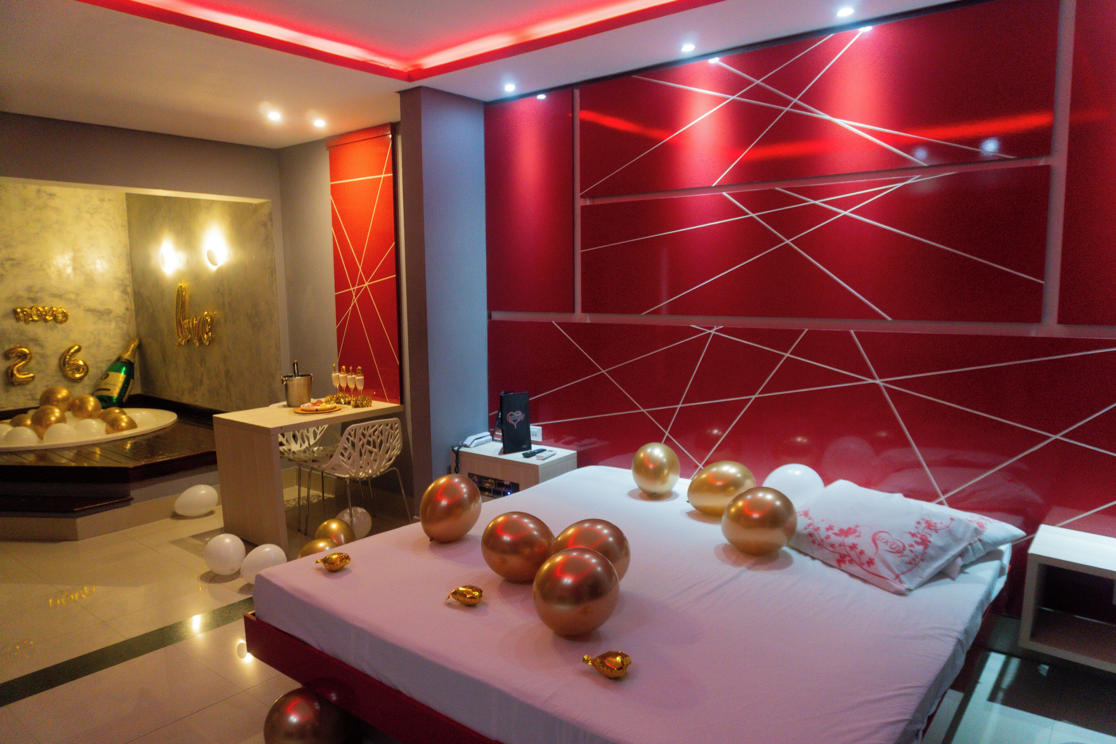 华丽套房 | 高档床上用品、迷你吧、办公桌、笔记本电脑工作区