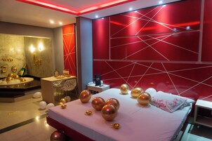 Suíte luxo | Roupas de cama premium, frigobar, escrivaninha