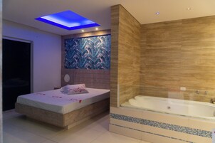 Suíte lua de mel | Roupas de cama premium, frigobar, escrivaninha