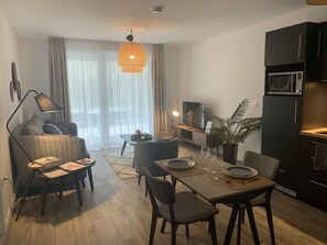 Apartment | Wohnbereich | Fernseher