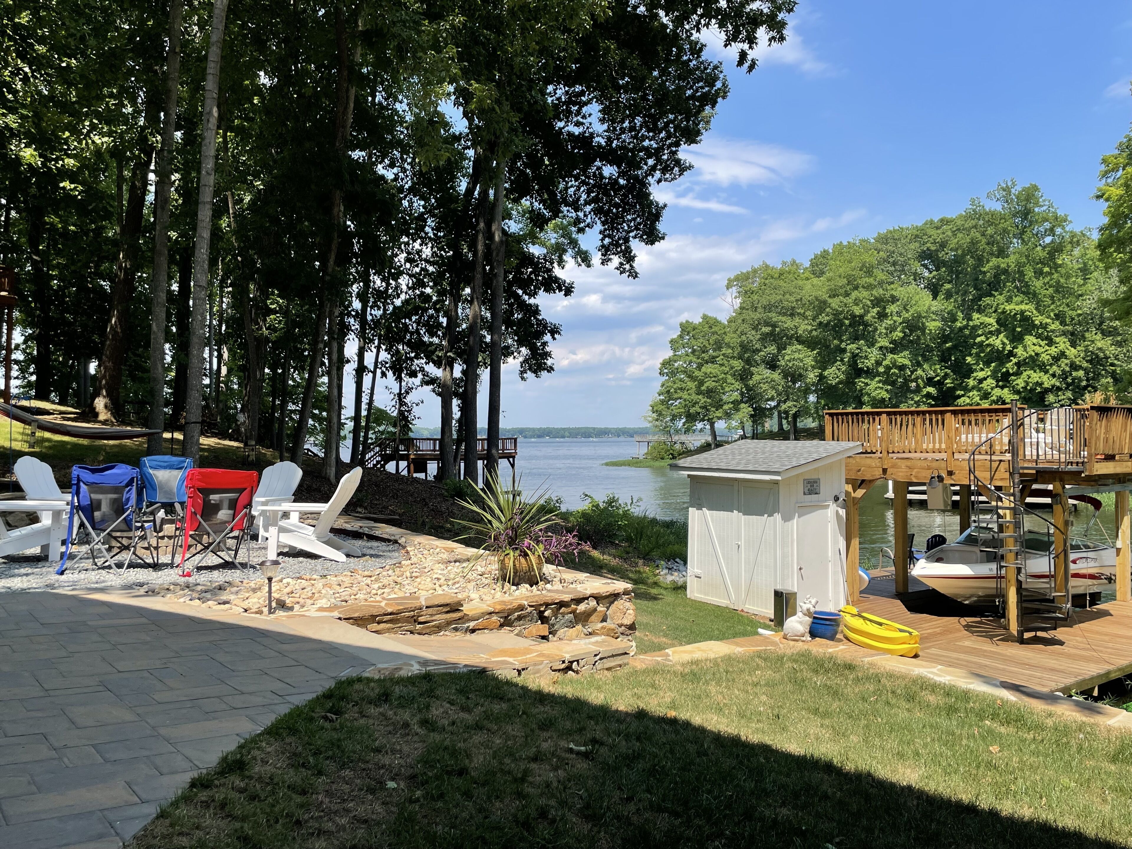 A Perfect Waterfront Getaway on Lake Gaston! Main Lake views. Deep Cove!