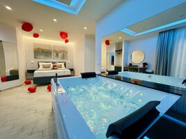 Luxury Room, 1 Queen Bed, Hot Tub | Premium bedding, memory foam beds, minibar, in-room safe