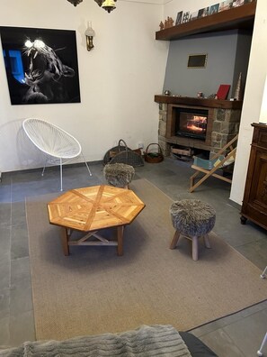 Interior - REOPENING AFTER RENOVATION Chalet sleeps 8, large garden. Serre chevalier (Le Monêtier-les-Bains)