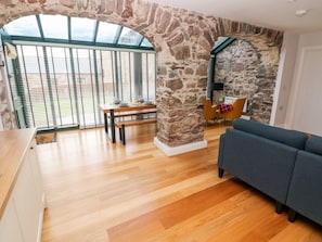 Living area - Skomer Cottage (Haverfordwest)
