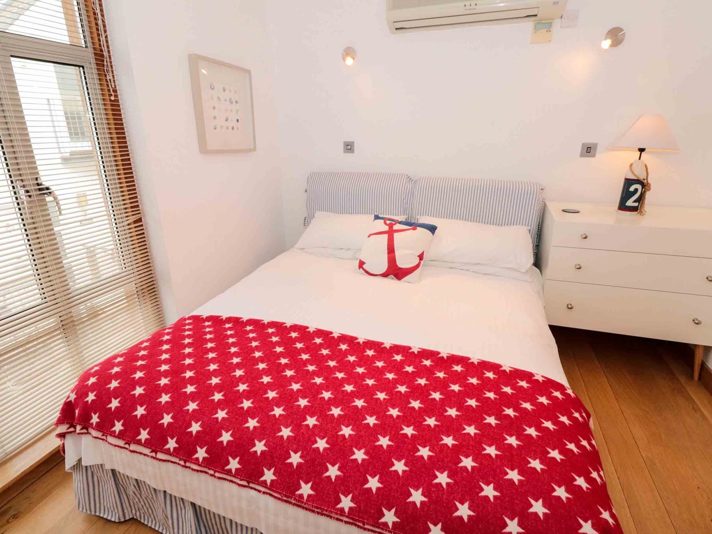 3 عدّة غرف نوم وبديكورات فريدة لكل غرفة وطراز فريد لكل وحدة