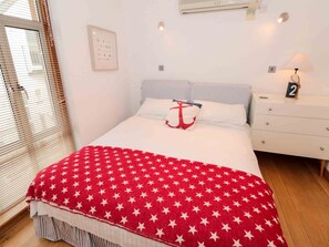 3 bedrooms, individually decorated, individually furnished, free WiFi - 5 Harbour Yard (Salcombe)