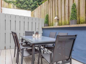 Outdoor dining - 5 Harbour Yard (Salcombe)