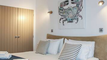 3 عدّة غرف نوم وبديكورات فريدة لكل غرفة وطراز فريد لكل وحدة