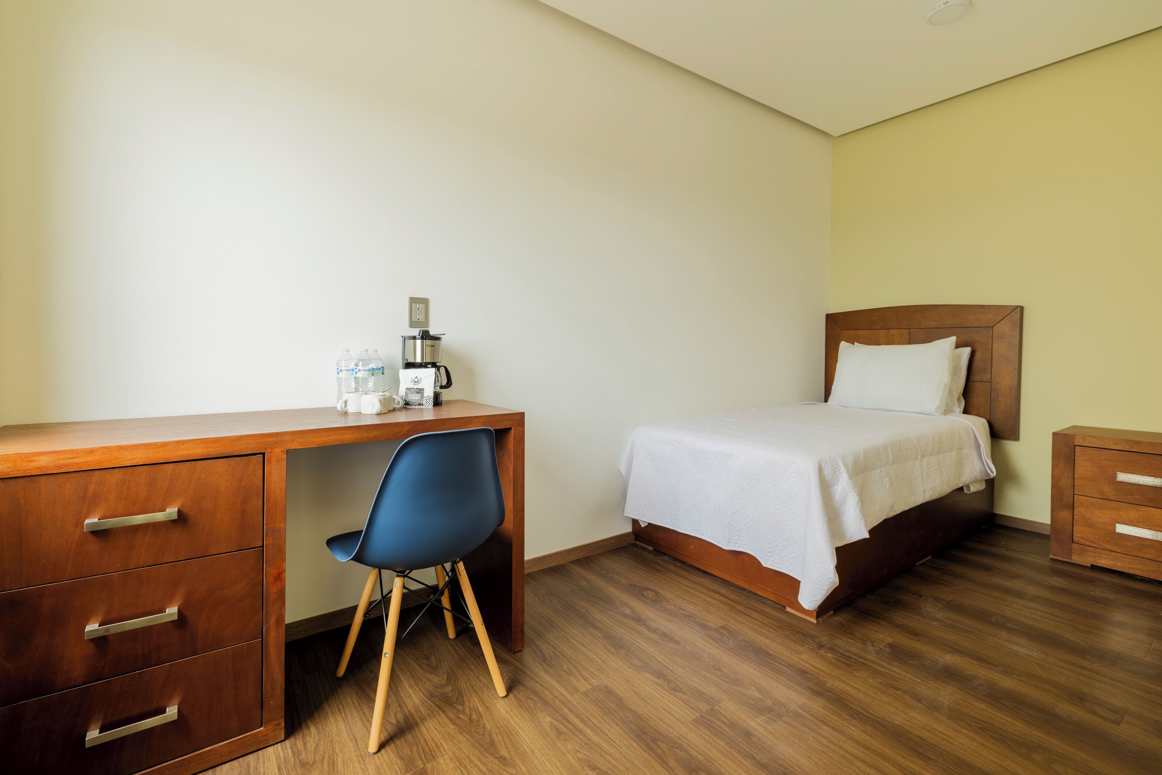 Familienzimmer | Wohnbereich | 45-Zoll-Smart-TV mit Digitalempfang