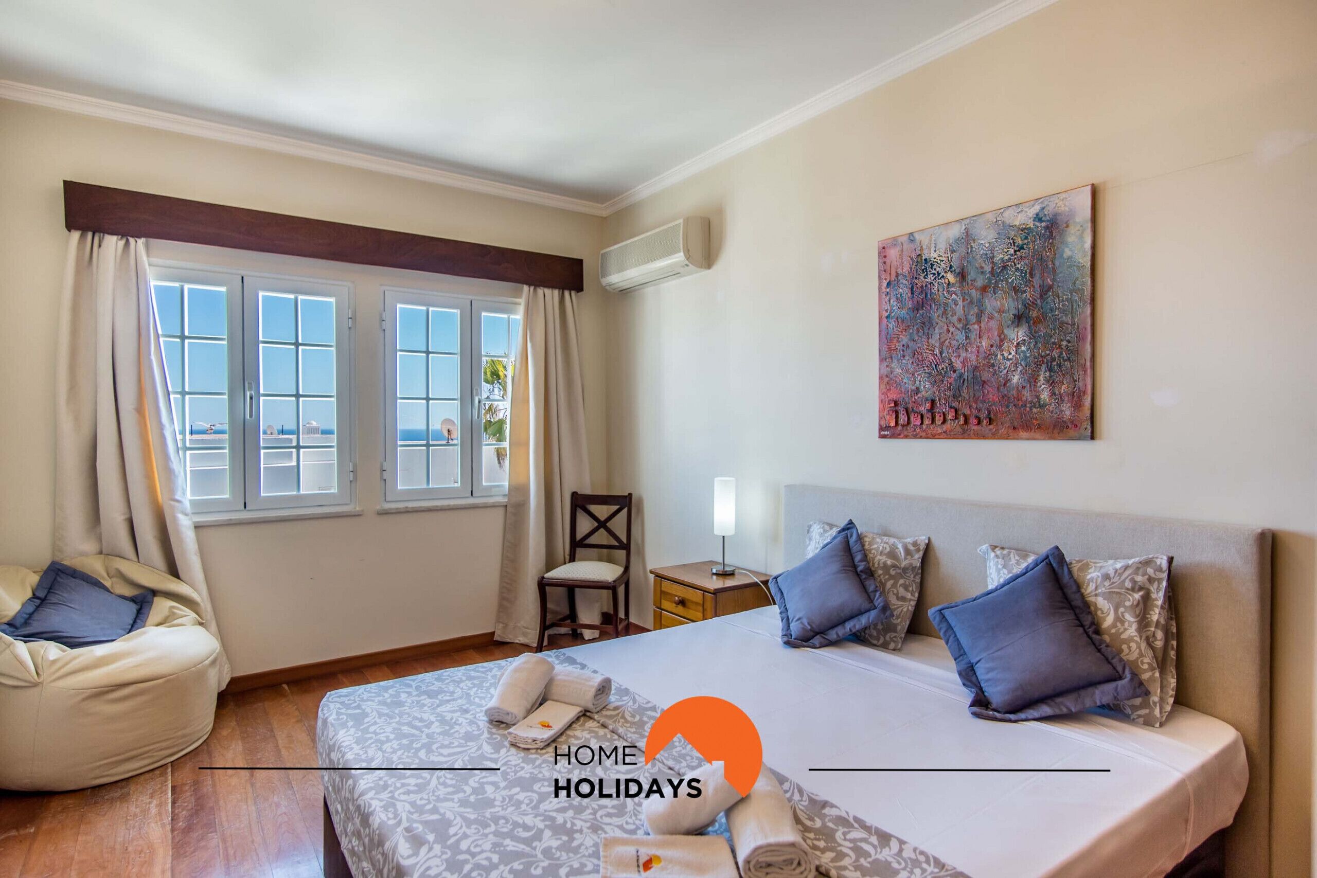 2 bedrooms, in-room safe, iron/ironing board, free WiFi