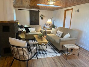 Smart-TV, bordtennis og bøker