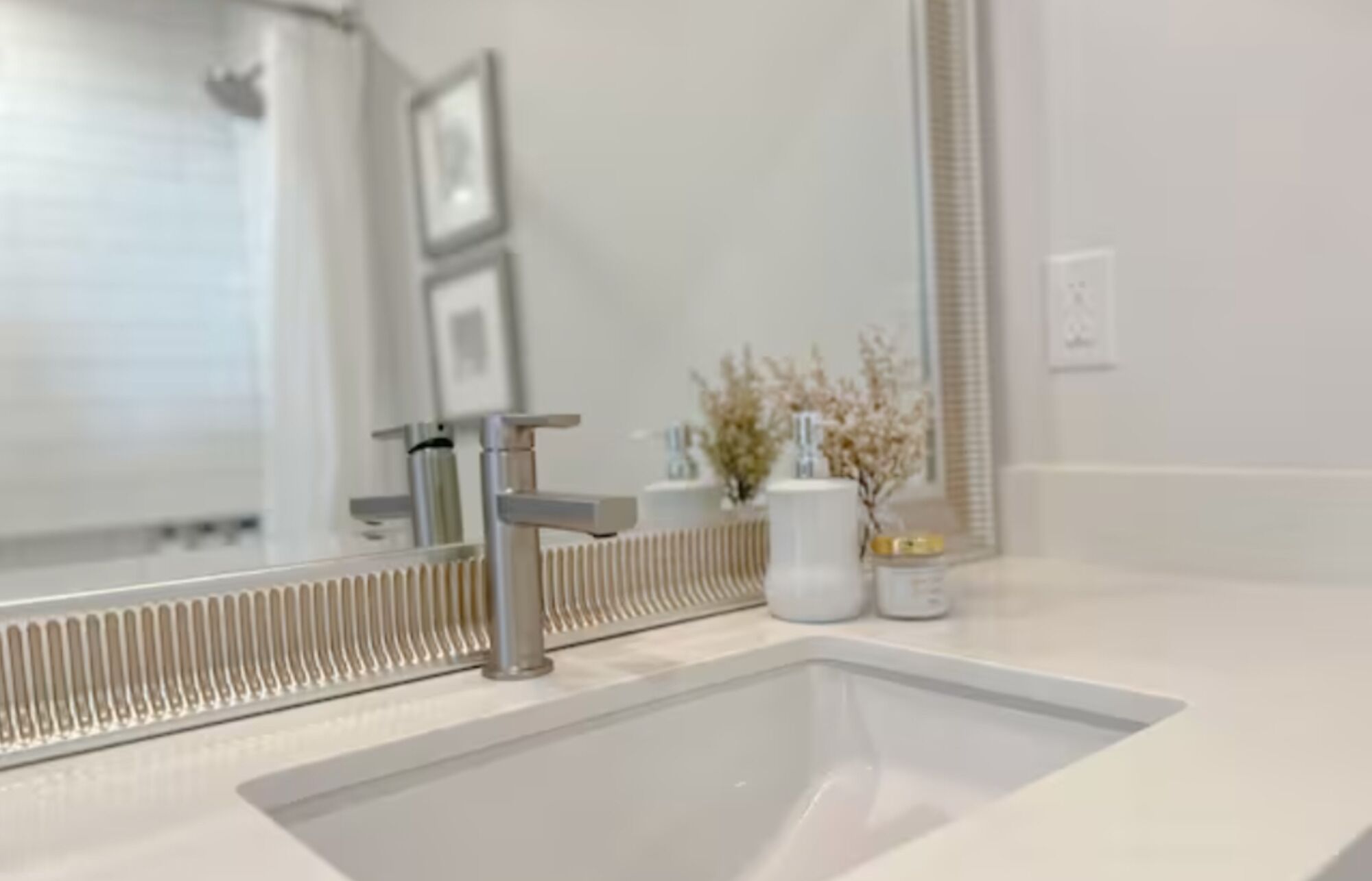 Cozy Lake Front ‘Tiki’ Cottage