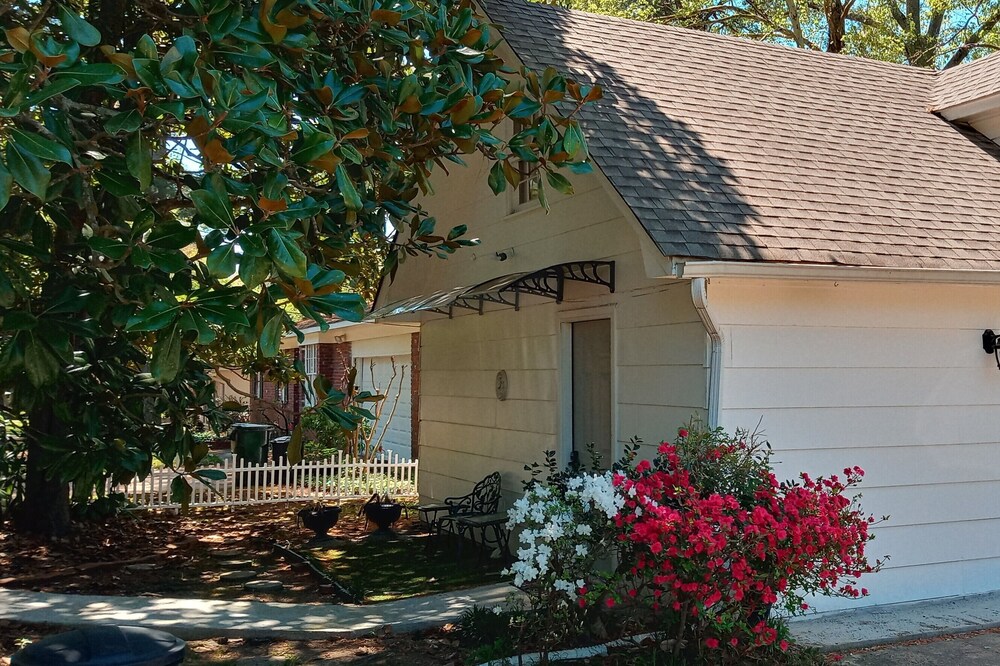 Magnolia Suite Vacation Home -Private Entry, Old Canton N. Jackson