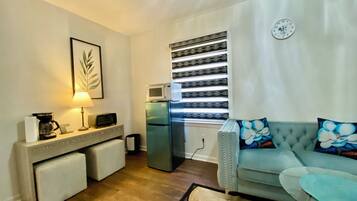 Smart TV, fireplace, video games