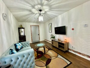 Smart TV, fireplace, video games - Magnolia Suite Vacation Home -Private Entry, Old Canton N. Jackson (Jackson)