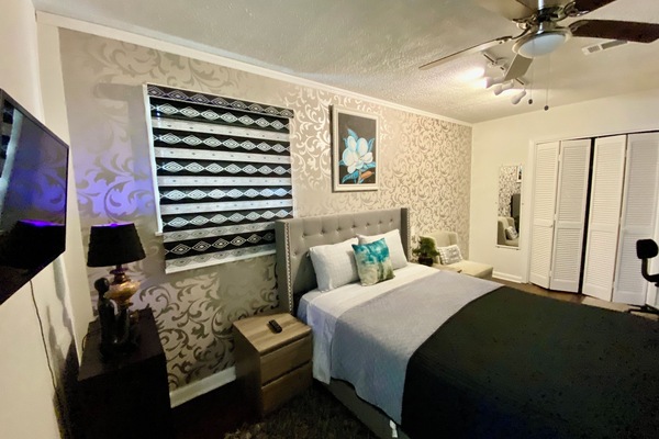 1 slaapkamer, een strijkplank/strijkijzer, wifi, beddengoed