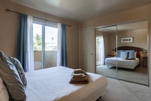 1 bedroom, desk, iron/ironing board, travel cot - Hottest Neighborhood! Walk to Beach! (Oceanside)