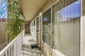 Exterior detail - Hottest Neighborhood! Walk to Beach! (Oceanside)