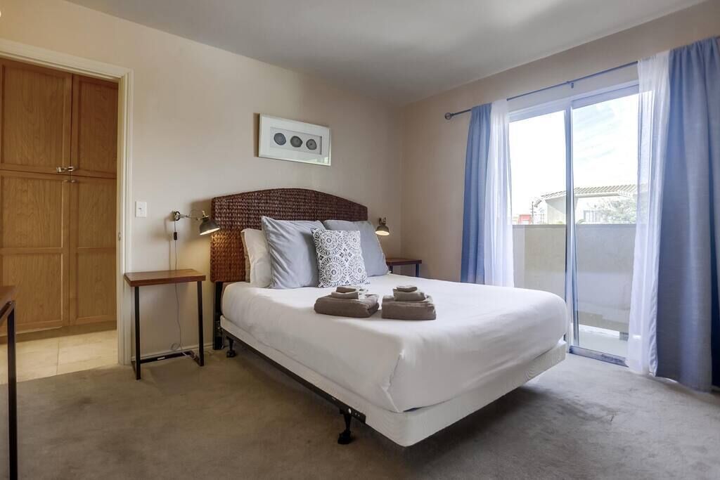 1 Schlafzimmer, Schreibtisch, Bügeleisen/Bügelbrett, Reisekinderbett