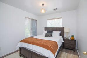 3 chambres, fer et planche à repasser, accès au Wi-Fi (inclus)