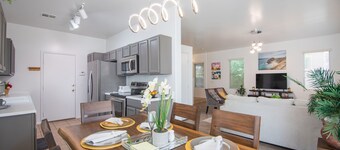 Stylish Vacation Home Phoenix - Low Rates NOW!