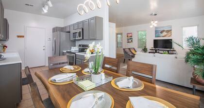 Stylish Vacation Home Phoenix - Low Rates NOW!