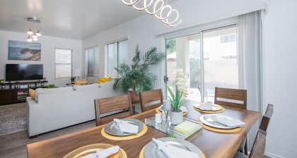 Stylish Vacation Home Phoenix - Low Rates NOW!